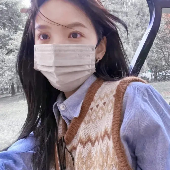 挥著翅膀的女孩